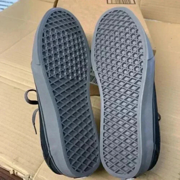 K1206. NEW! Vans Grey-US 8 Mens - Picture 2 of 4